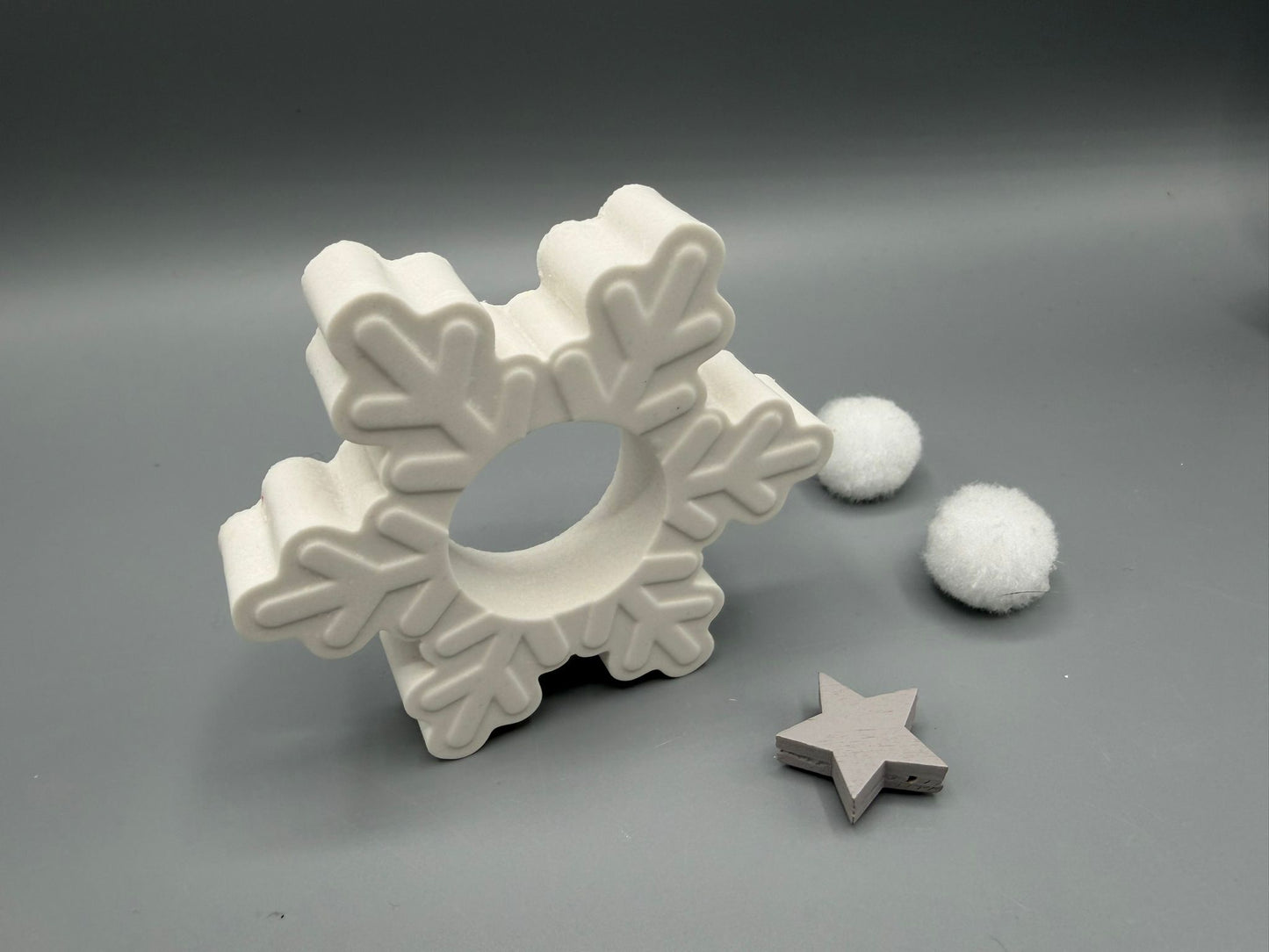 Schneeflocke mit Schokokugel-Halter – Handgemachte Winter- & Weihnachtsdeko